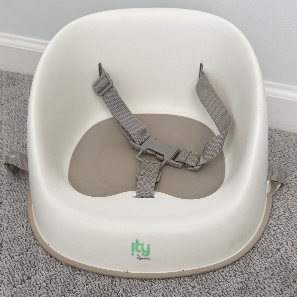 Ity by Ingenuity Baby Booster Seat. Good condition as shown.$20